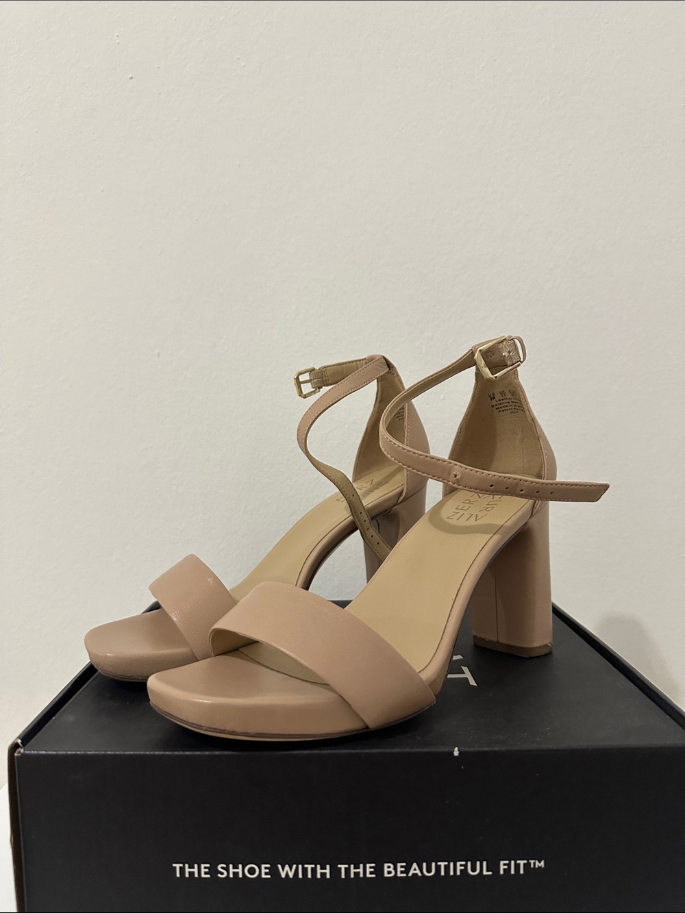Naturalizer Joy Dress Sandal in Creme Brulee Size 8